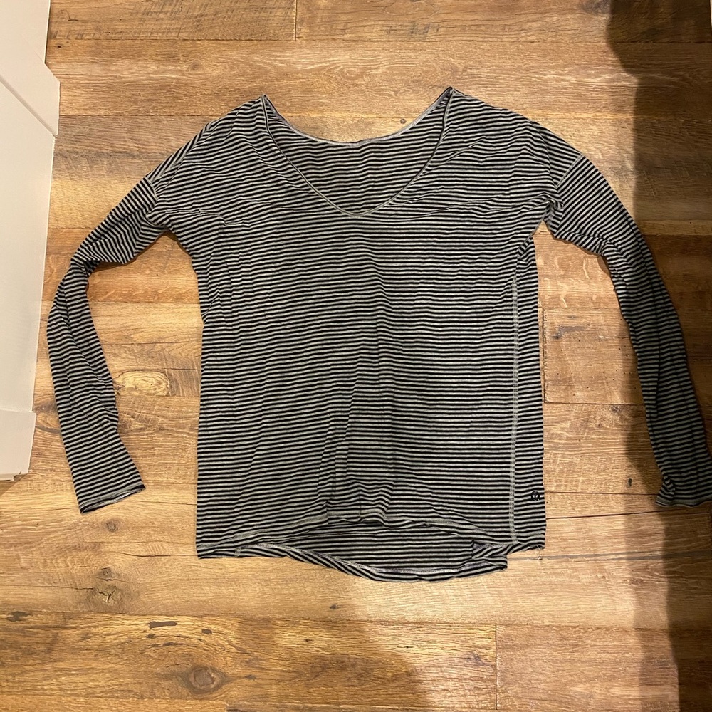Lululemon black and gray long sleeve